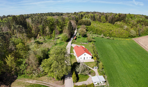 Fantastic, as-new country house with A+ energy level in solid construction and secluded location by the forest.