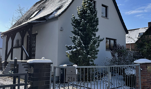 Beautiful house with granny apartment in the green south of Berlin