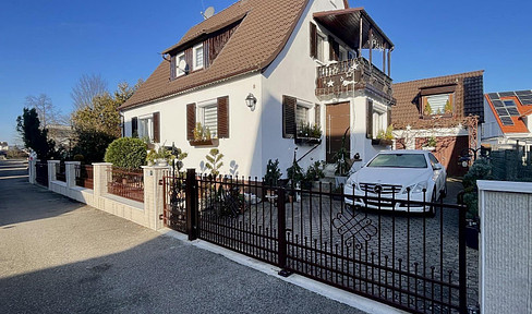 Detached single-family house with EBK and garden OHNE MAKLER!