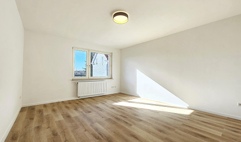 Freshly renovated 1-room apartment with EBK