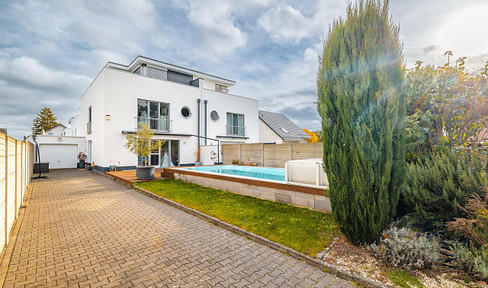 Modern detached house in Bauhaus style with outdoor pool