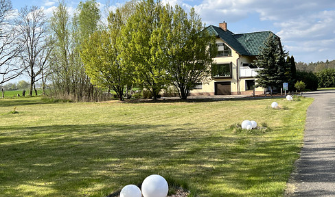 Traumhafte Landhausvilla inkl. Premium Ferienwohnung (=Einliegerwohnung) und Baulandreserve