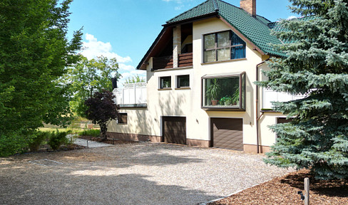 NEU! Ikonische, lichtdurchflutete Landhaus Villa mit Einliegerwohnung & mögl. Grundstkserweiterung