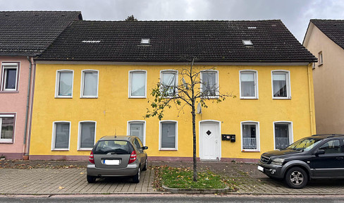 Two-family house for sale in a good location in Boffzen! Garden + garage & parking spaces!