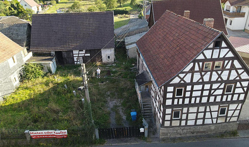 Authentic farmhouse in a rural location near Meiningen - commission-free from the owner