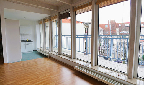 Bright and spacious 3-room apartment with balcony in Halle (Saale)