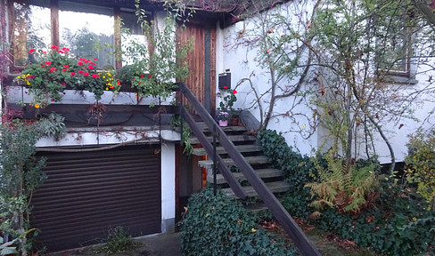 Detached house, fully basemented, quiet location, central, no commission fees, requires renovation.