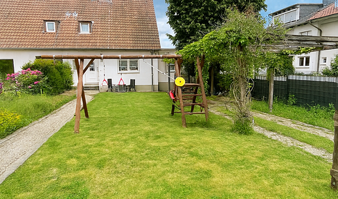 Semi-detached house with large plot and potential in a quiet location Bad Homburg (Gonzenheim)