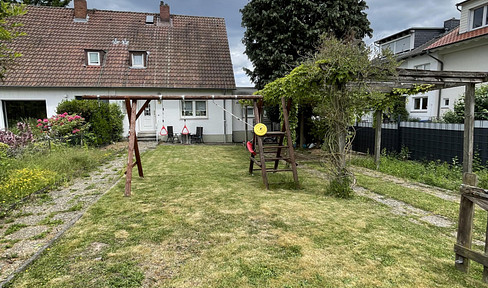 Doppelhaushälfte mit großem Grundstück und Potenzial in ruhiger Lage Bad Homburg (Gonzenheim)