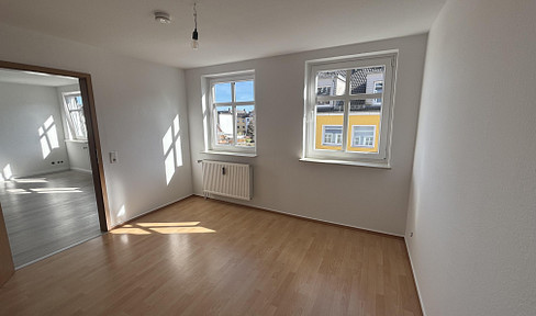 Lichtdurchflutete 2 Zimmer Wohnung - 3 Geh Minuten zur City - renoviert