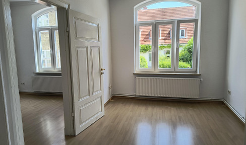 Altstadt: pretty 2-room apartment Altstadt - stucco + period doors - 5 min walk to city+harbor+Holm