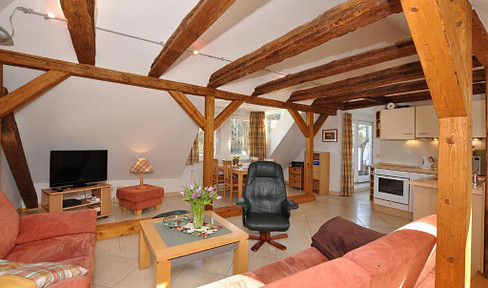 Attic apartment with charm - ideal for feeling good - commission-free