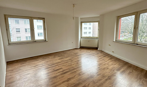 Renovated, bright 2-room apartment in a central, yet quiet location