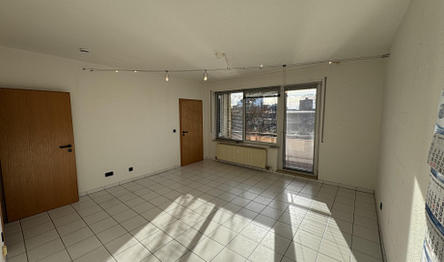 Apartment with a modern built-in kitchen, located in the heart of Ludwigshafen.
