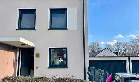 Modern corner terraced house, + garage, parking space, EBK and direct rail connection