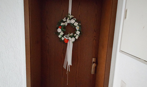 Light-flooded 2-room apartment with built-in wardrobe in a well-kept residential area