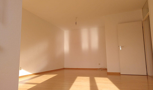Für Paare, Singles oder als WG: Helle 2-Zimmer-Wohnung in ruhiger Lage mit Süd-Balkon