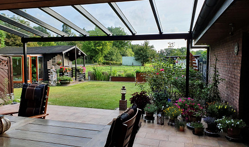 Two-family house with far-reaching views - horse keeping possible