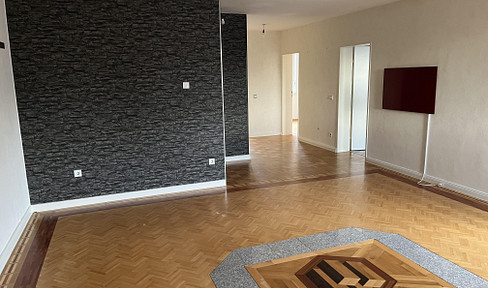 Commission-free 3 room apartment - large living room - ready for immediate occupancy!