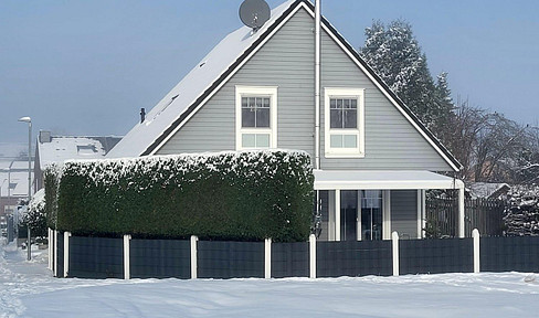 Detached, light-flooded detached house, on the edge of a field with unobstructed views