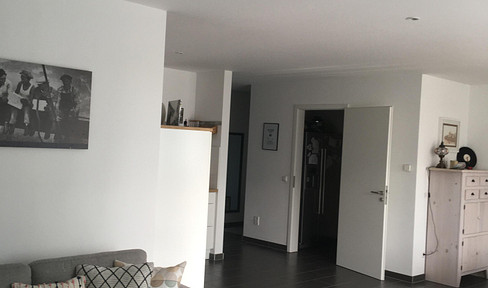 Moderne 3,5-Zimmer Wohnung mit Garten und Terrasse sowie einem TG-Stellplatz