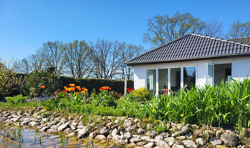 Living in the countryside with a view of the countryside and sun at any time of day!