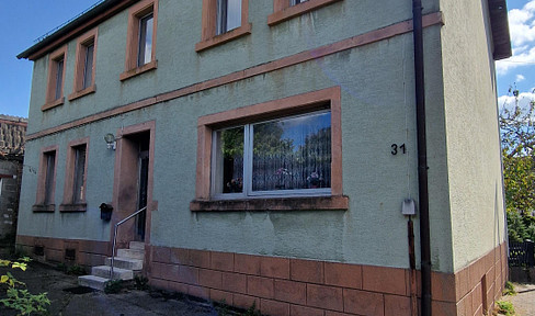 Freistehendes Einfamilienhaus mit Werkstatt, Garage, Garten