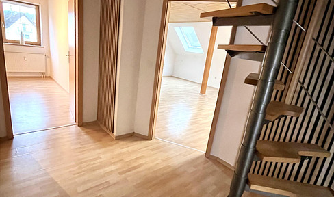 Moderne helle 4 ZKB Maisonette Wohnung Wie neu