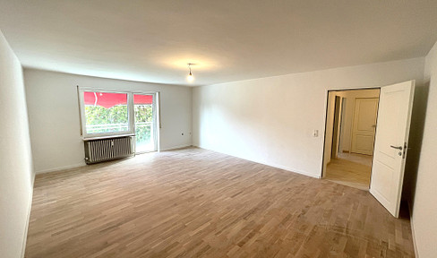 Directly at the Ostpark- Sunny 2.5 room apartment