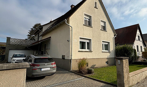 Attractive, detached 2-family house on a large plot of land