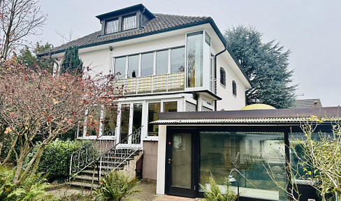 Exklusive & repräsentative Stadtvilla mit Indoor-Pool, 2 Garagen, Garten, optional 3 WE, top Lage