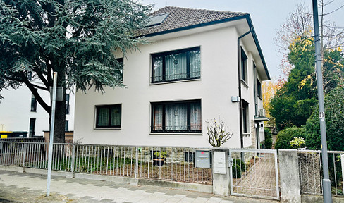 Exklusive & repräsentative Stadtvilla mit Indoor-Pool, 2 Garagen, Garten, optional 3 WE, top Lage