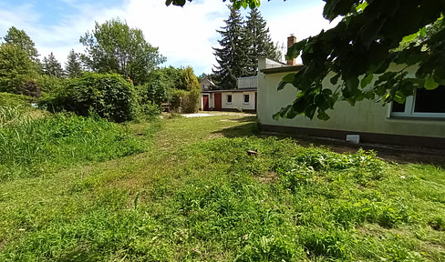 Building plot, well cut and sunny