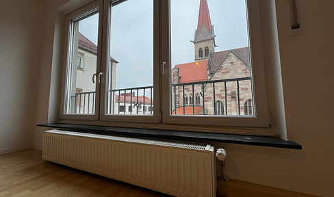 2-Zimmer-Wohnung inkl. Küche mit Balkon in zentraler Lage.