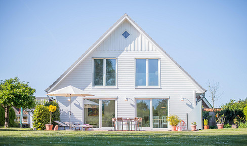 Close to nature, unobstructed views and yet right in the middle of it all