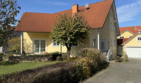 Helles Wohnhaus in ruhiger Lage