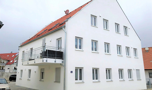 Modern apartment second occupancy 65 sqm first floor incl. parking & cellar