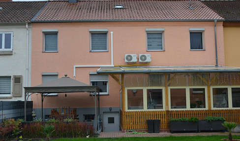 Modern, well-kept multi-generation house with 8 rooms