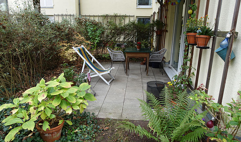 2-room garden apartment in a green, quiet location in the Glockenbachviertel, a rare opportunity!