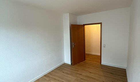 Vacant renovated 3-room apartment - 5.8% yield