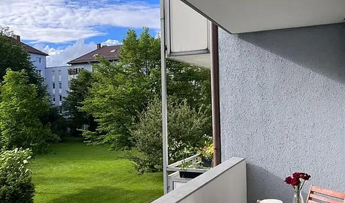 Spacious 2-room apartment with 38 m² with balcony and EBK in Munich-Bogenhausen