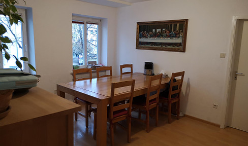 Well-kept 4-room apartment in an old building with a small balcony in Munich-Milbertshofen