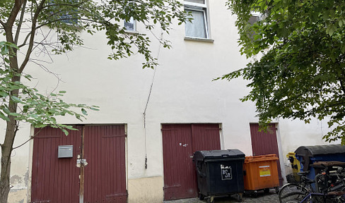 Großer Lagerraum mit Garage Erdgeschoss mit 41 qm zu verkaufen