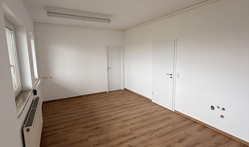 Frisch renovierte Bürofläche mit Balkon