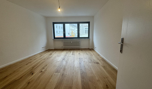 Erstbezug nach Kernsanierung: Moderne 2 Zimmer Wohnung mit Balkon auf der Leipziger Straße