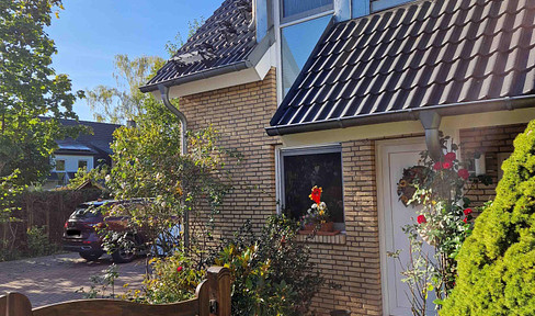 Free of commission: Modern semi-detached house with picturesque garden