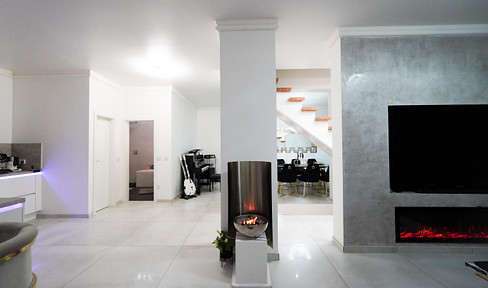 Core-renovated EFH in Bochum-Werne: roof terrace, 5 garages, top location - commission-free