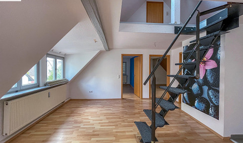 Stilvoll und gut geschnitten: Dachgeschosswohnung mit Dachterrasse und Galerie