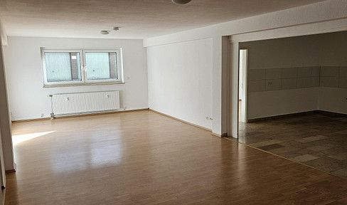 Central and bright basement apartment in Brühl