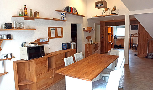 Ein möblierte Zimmer in einer Wohngemeinschaft (WG)